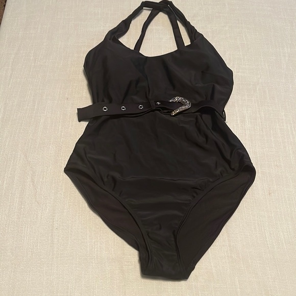 NEW. Size medium - Picture 1 of 2